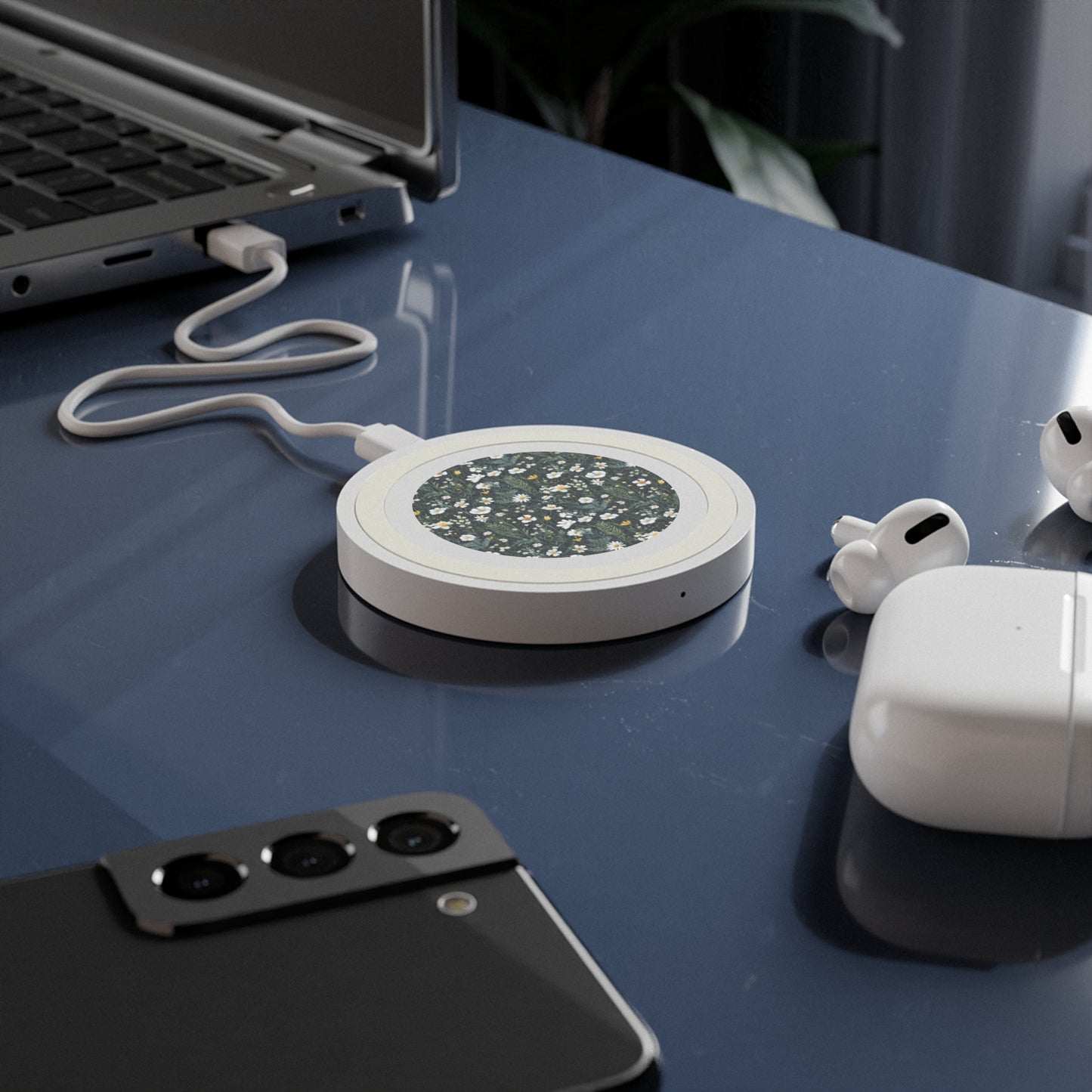 Daisy Delight Floral Design Wireless Charging Pad - Quake Pattern for Home & Office.