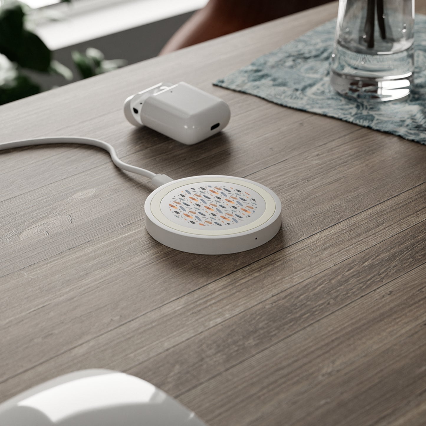 Whispering Feathers Quake Pattern Wireless Charging Pad - Stylish & Functional Tech Accessory