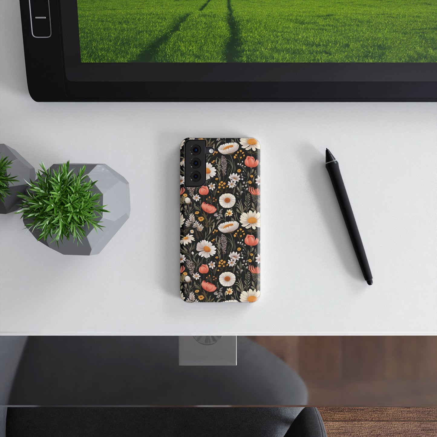 Blossom Elegance: Noir Garden Samsung Galaxy Slim Snap Case