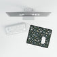 Daisy Delight Floral Desk Mat - Elegant Office Decor for Home & Work.