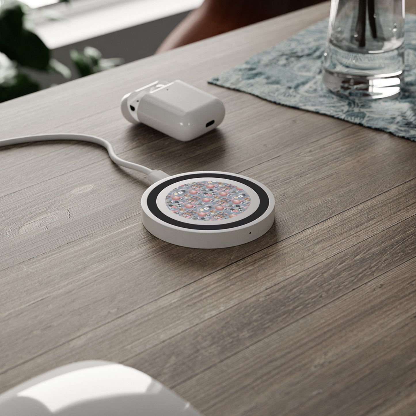 Chic Essentials Quake Wireless Charging Pad - Stylish Tech Accessory for Home & Office