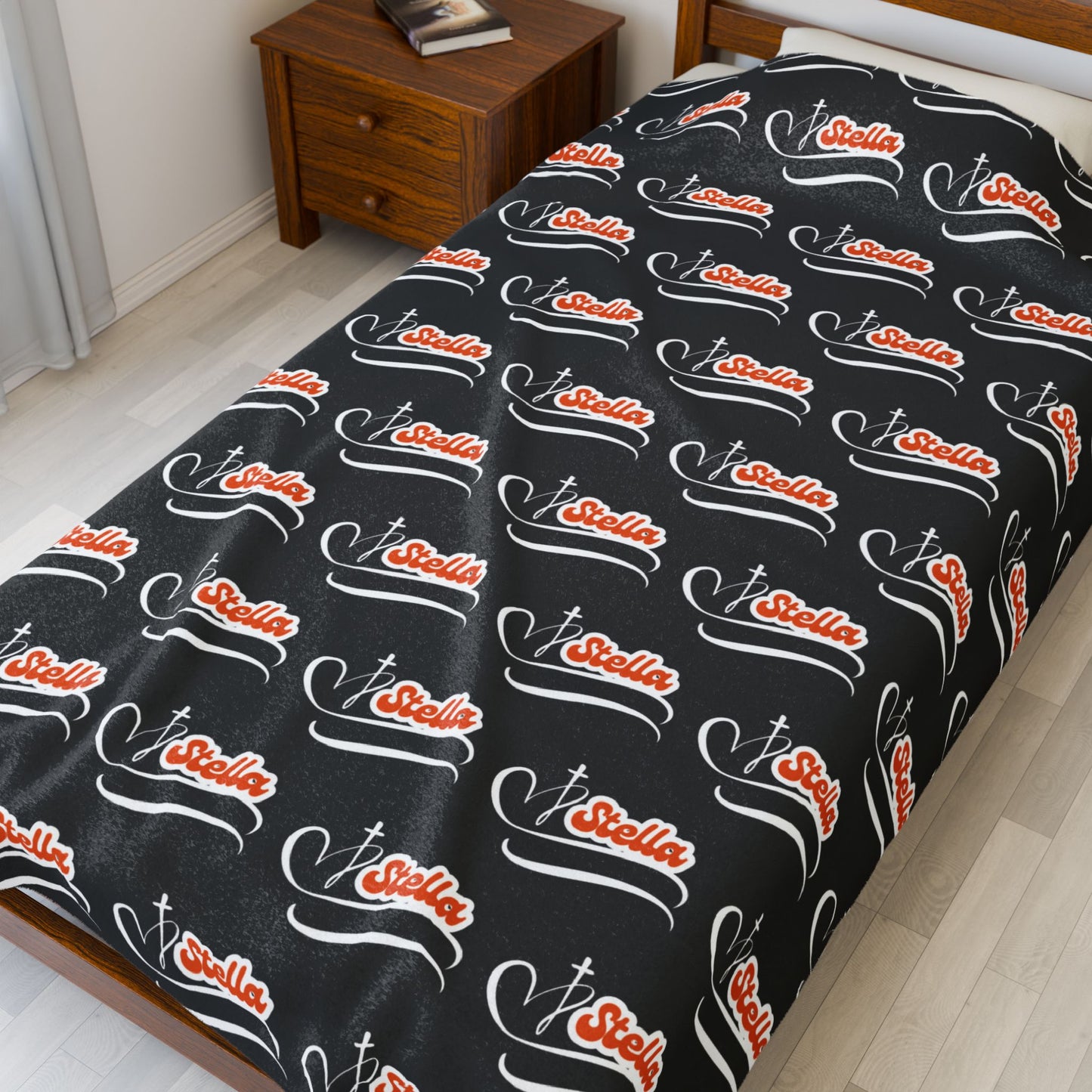 Personalized Name Velveteen Plush Blanket — Retro Script Pattern Cozy Throw