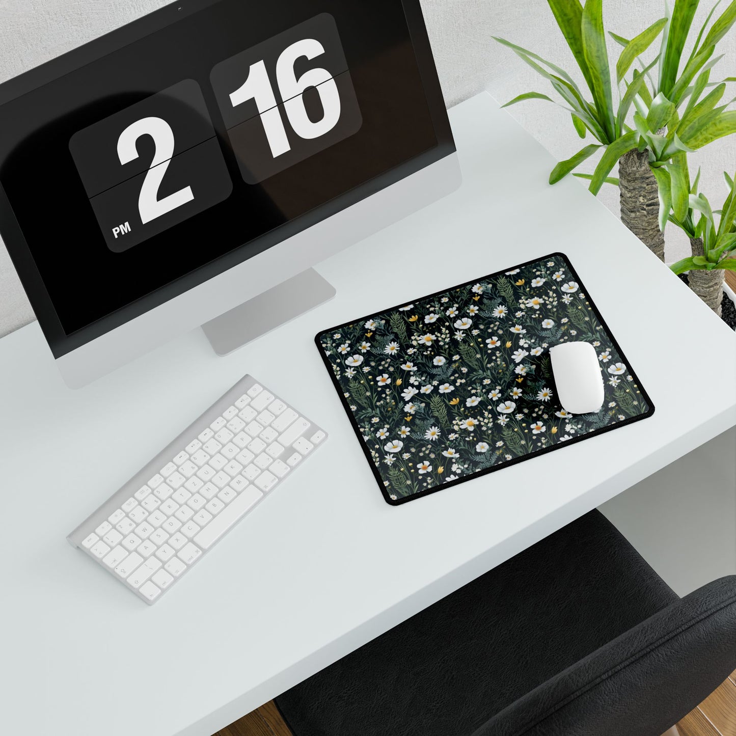 Daisy Delight Floral Desk Mat - Elegant Office Decor for Home & Work.