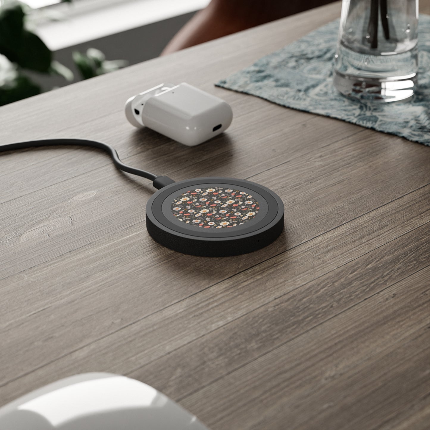 Blossom Elegance: Noir Garden Floral Wireless Charging Pad - Stylish & Eco-Friendly Phone Charger