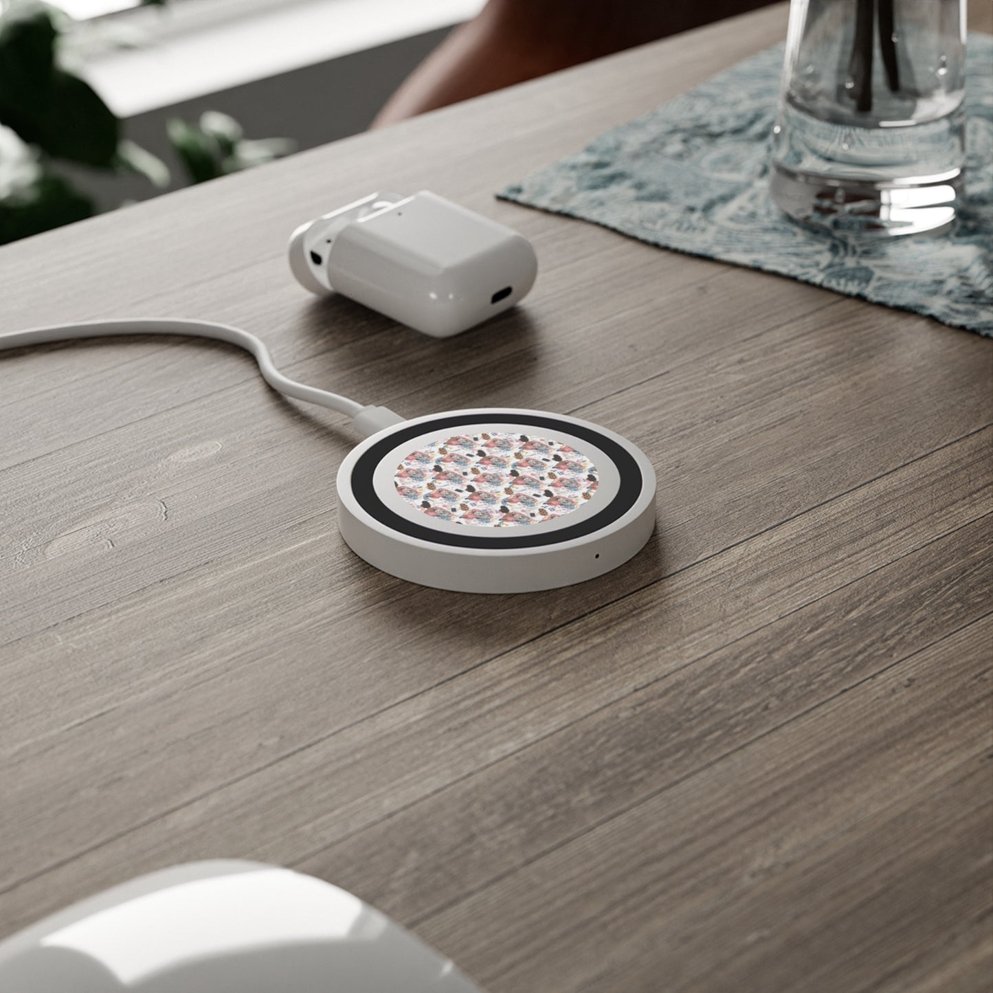 Study Chic Quake Wireless Charging Pad - Trendy Art Design for Home & Office