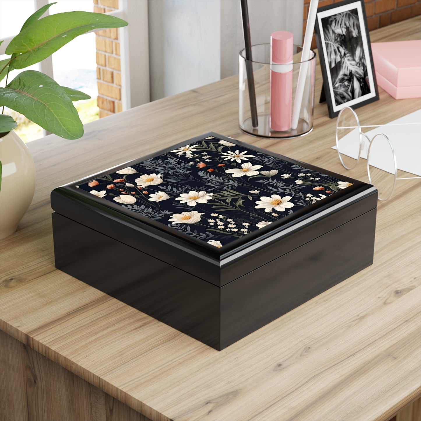 Floral Keepsake Jewelry Box — Dark Botanical Daisies