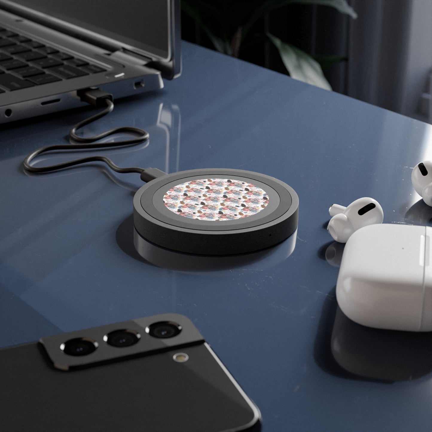 Study Chic Quake Wireless Charging Pad - Trendy Art Design for Home & Office