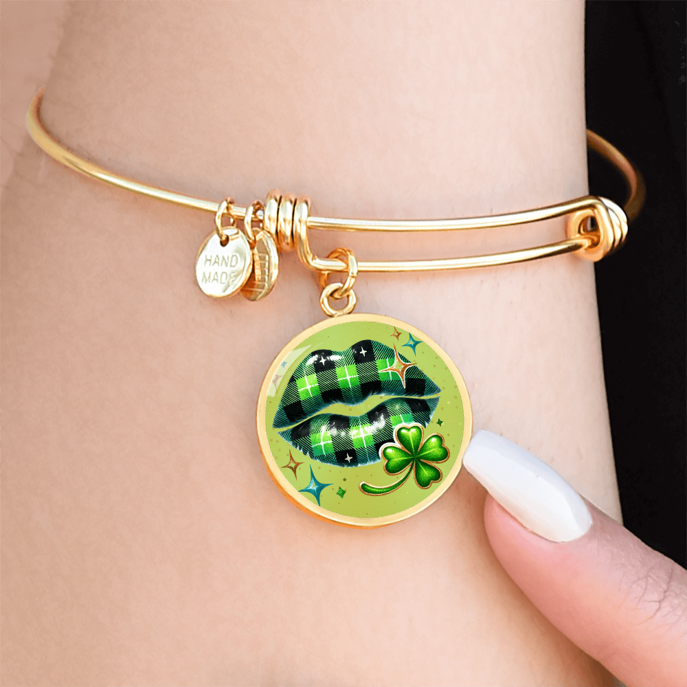 Personalized ''Kiss Me'' Circle Engraving Bangle- a Gift for Daughter/Wife/Mothers.