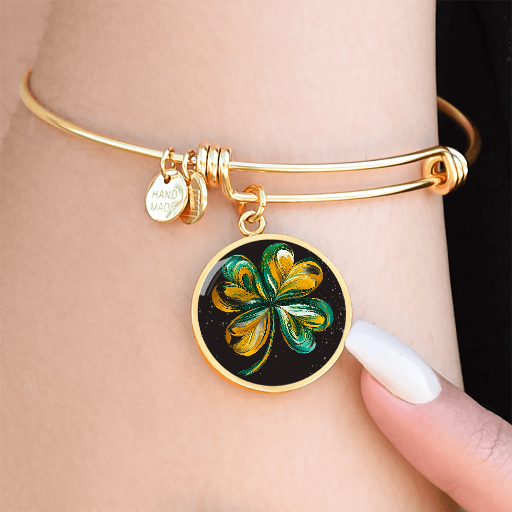 Personalized ''Shamrock Leaf'' Circle Engraving Bangle- a Gift for Daughter/Wife/Mothers.