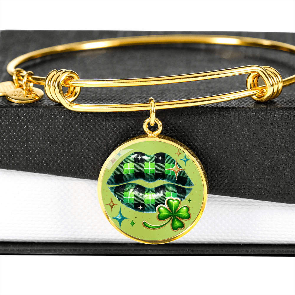 Personalized ''Kiss Me'' Circle Engraving Bangle- a Gift for Daughter/Wife/Mothers.