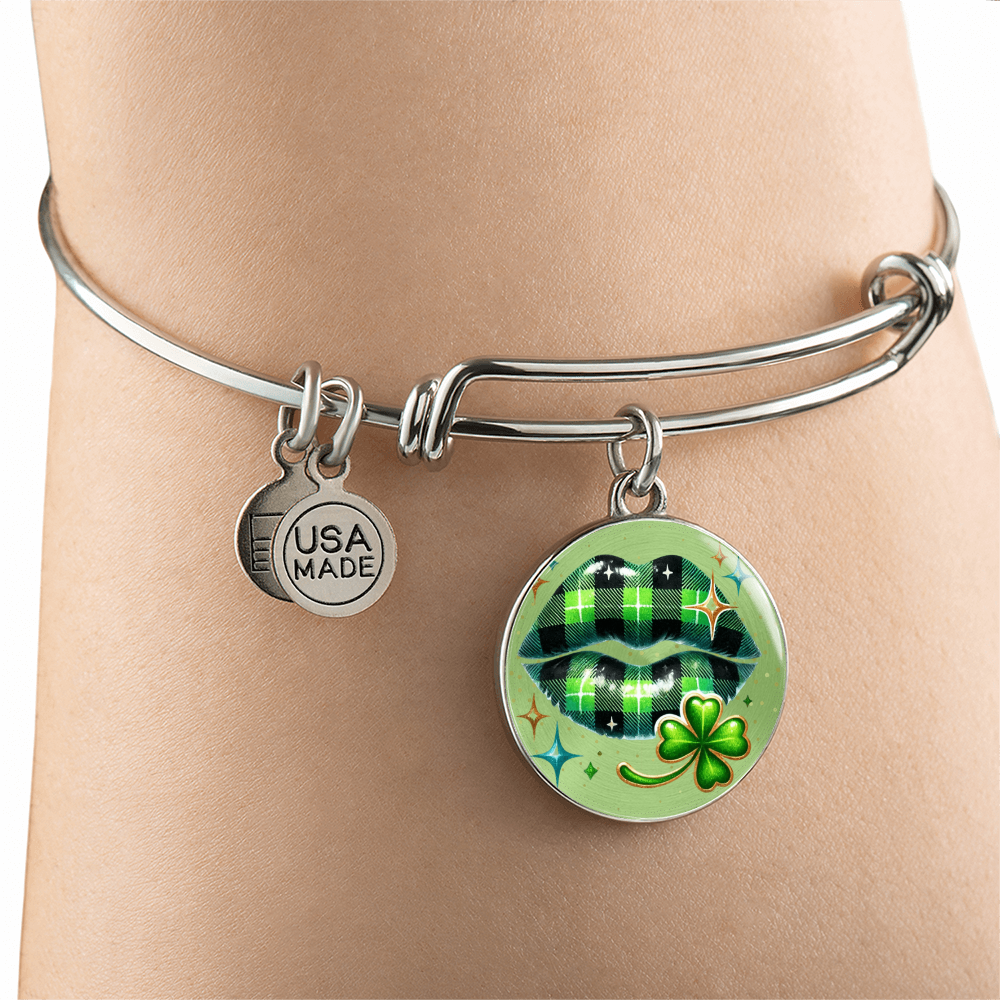 Personalized ''Kiss Me'' Circle Engraving Bangle- a Gift for Daughter/Wife/Mothers.