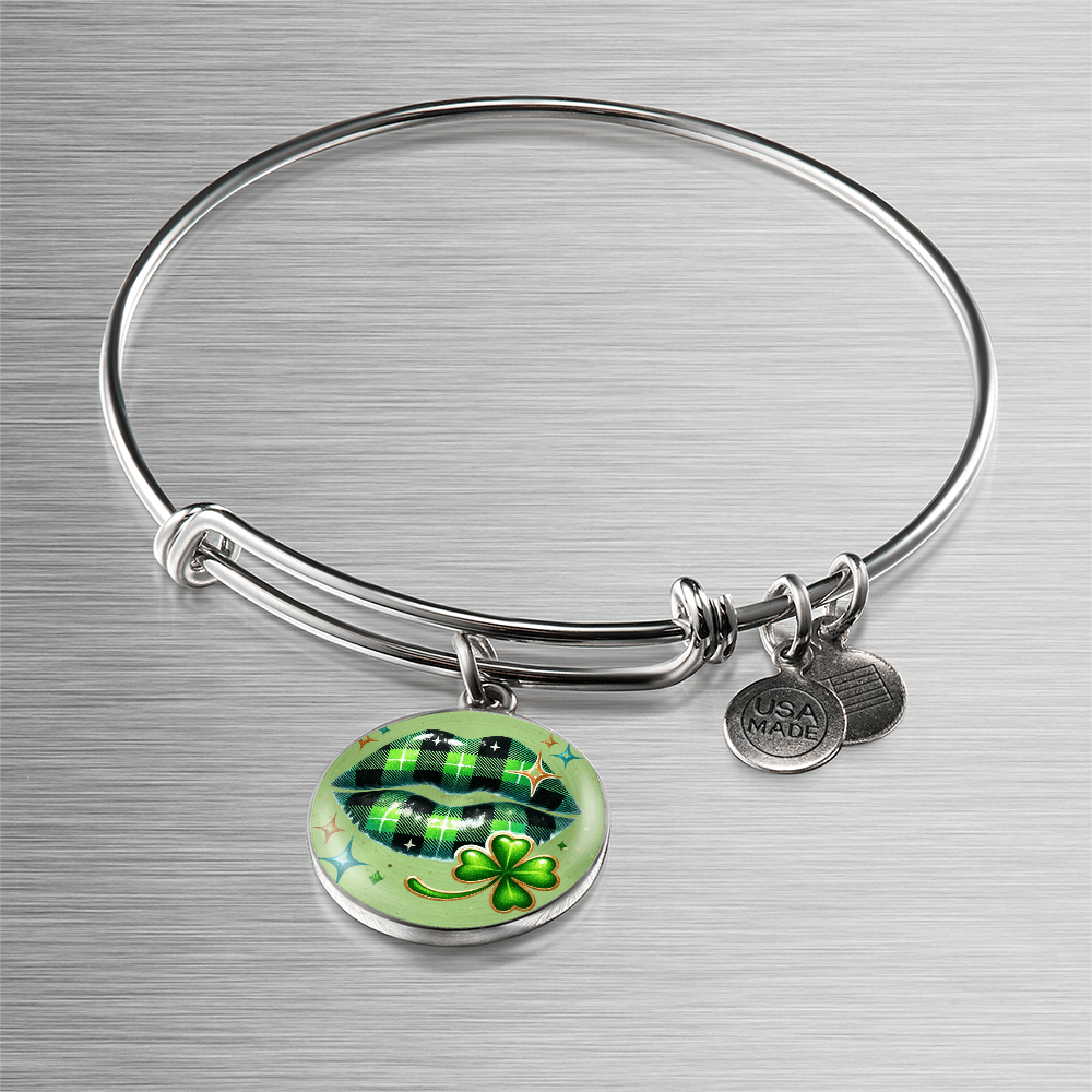 Personalized ''Kiss Me'' Circle Engraving Bangle- a Gift for Daughter/Wife/Mothers.