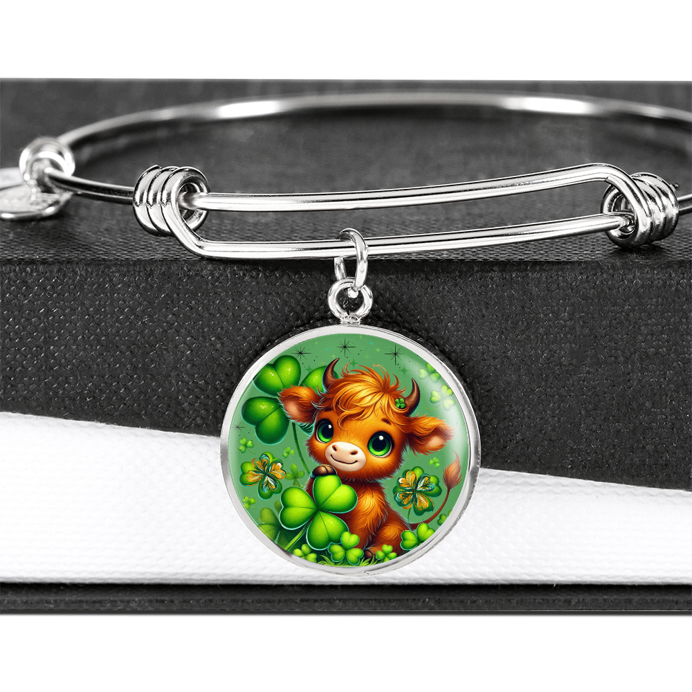 Personalized ''Highland Cow'' Circle Engraving Bangle- a Gift for Daughter/Wife/Mothers.