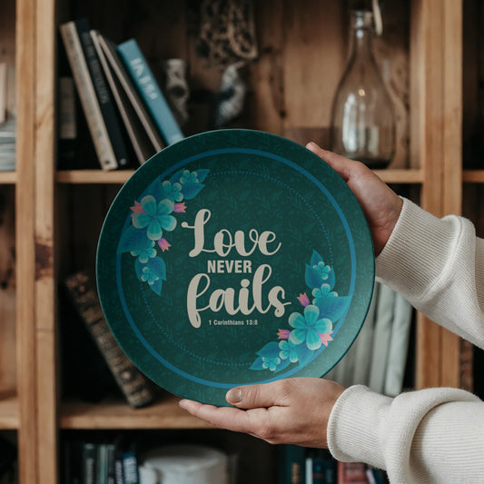 Love Never Fails 10'' Plate - a Gift for Mothers/Daughter/Wife.