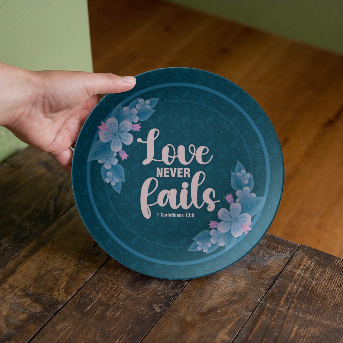 Love Never Fails 10'' Plate - a Gift for Mothers/Daughter/Wife.